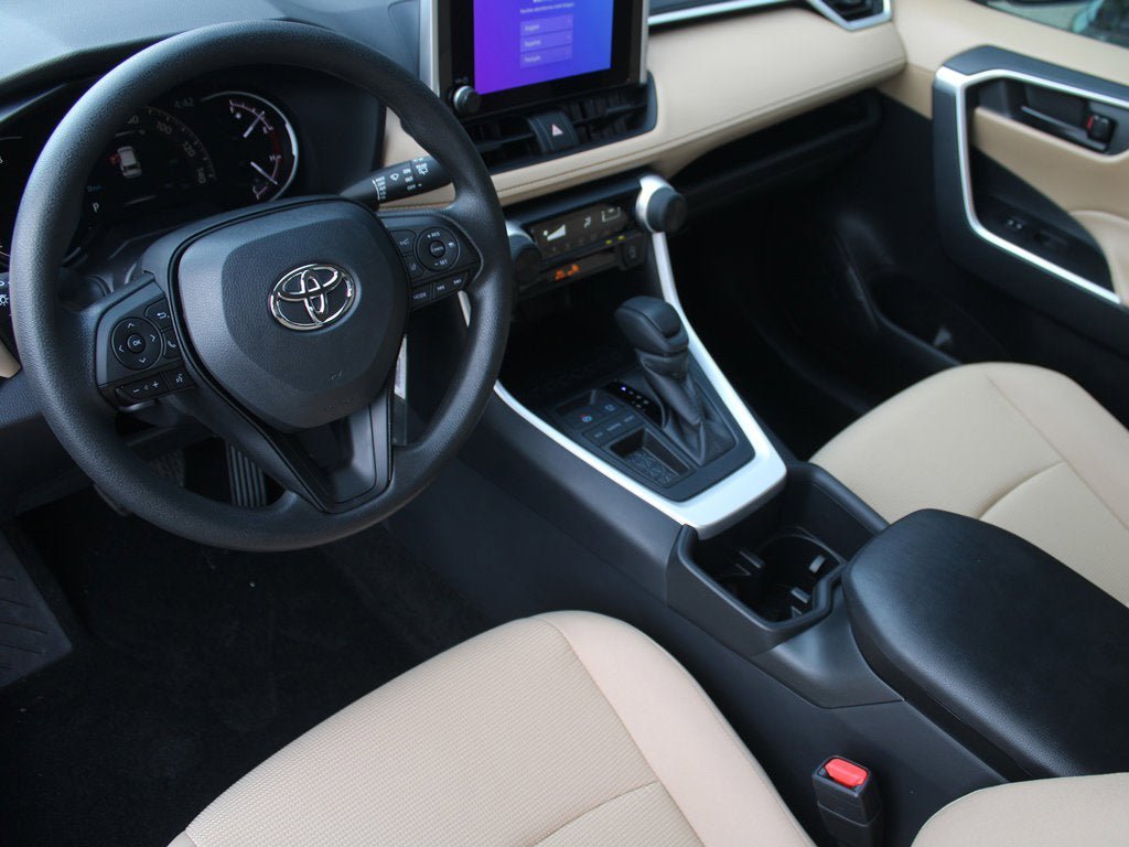 Used 2025 Toyota RAV4 LE AWD/4WD image 2