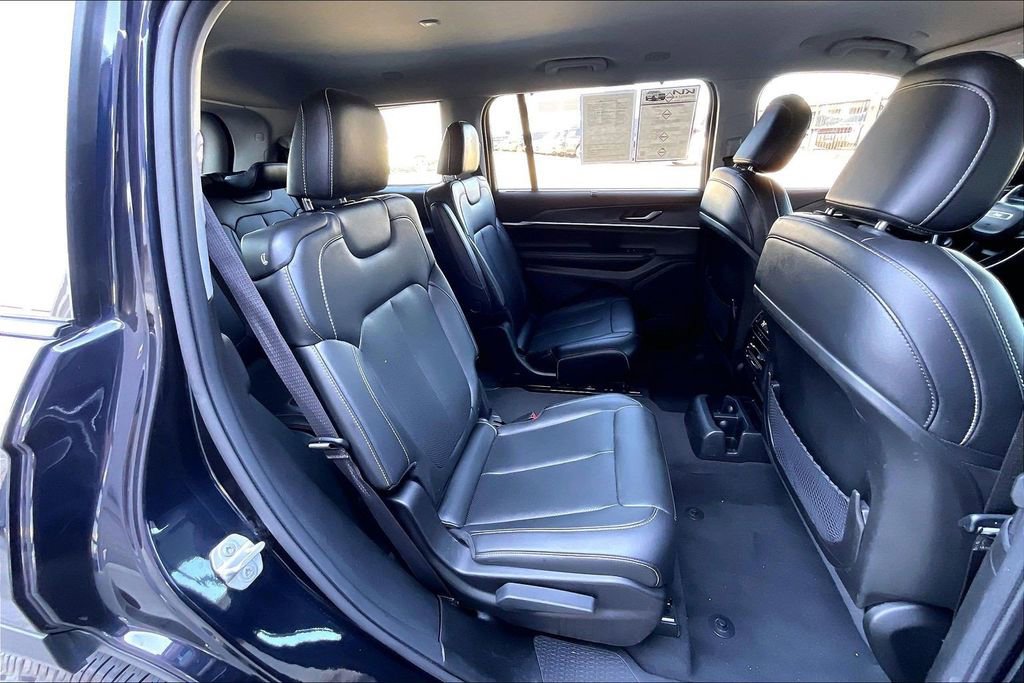 Used 2023 Jeep Grand Cherokee L Limited w/ Luxury Tech Group II AWD/4WD image 27