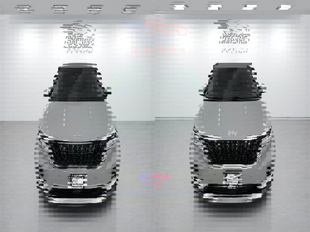 Used 2022 Kia Carnival EX image 2