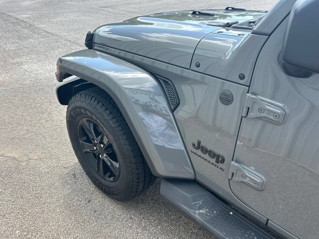 Used 2023 Jeep Wrangler Unlimited Sahara AWD/4WD image 30