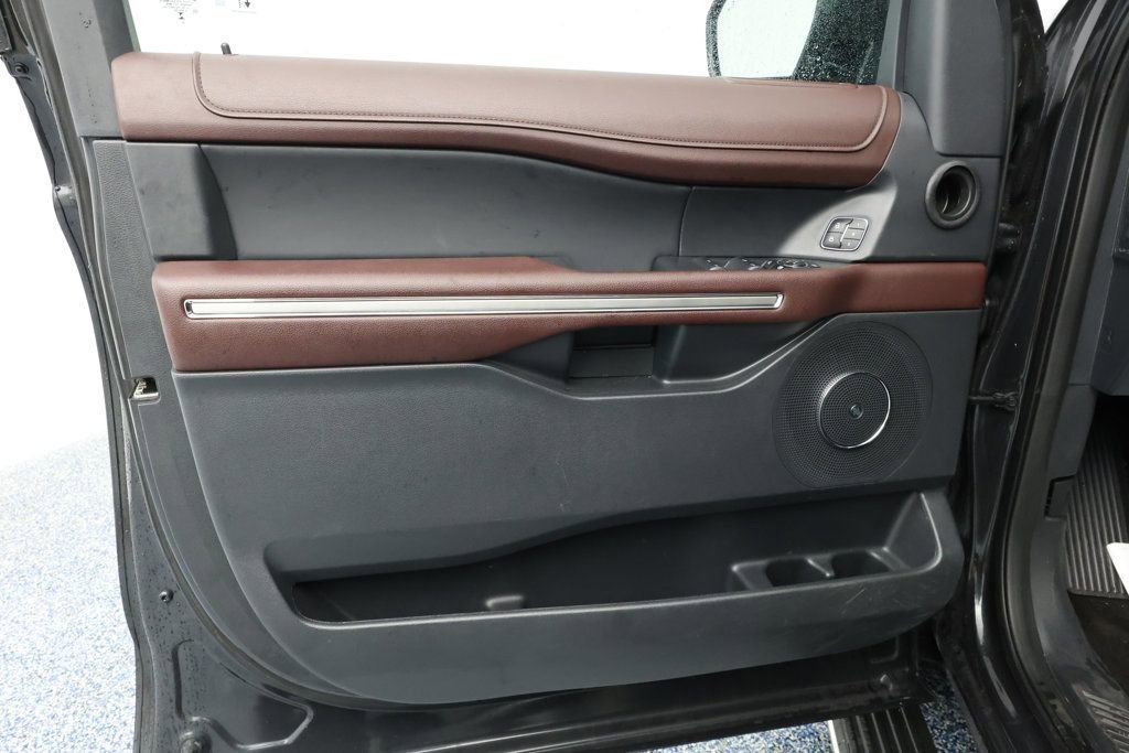 Used 2023 Ford Expedition Max Limited image 8