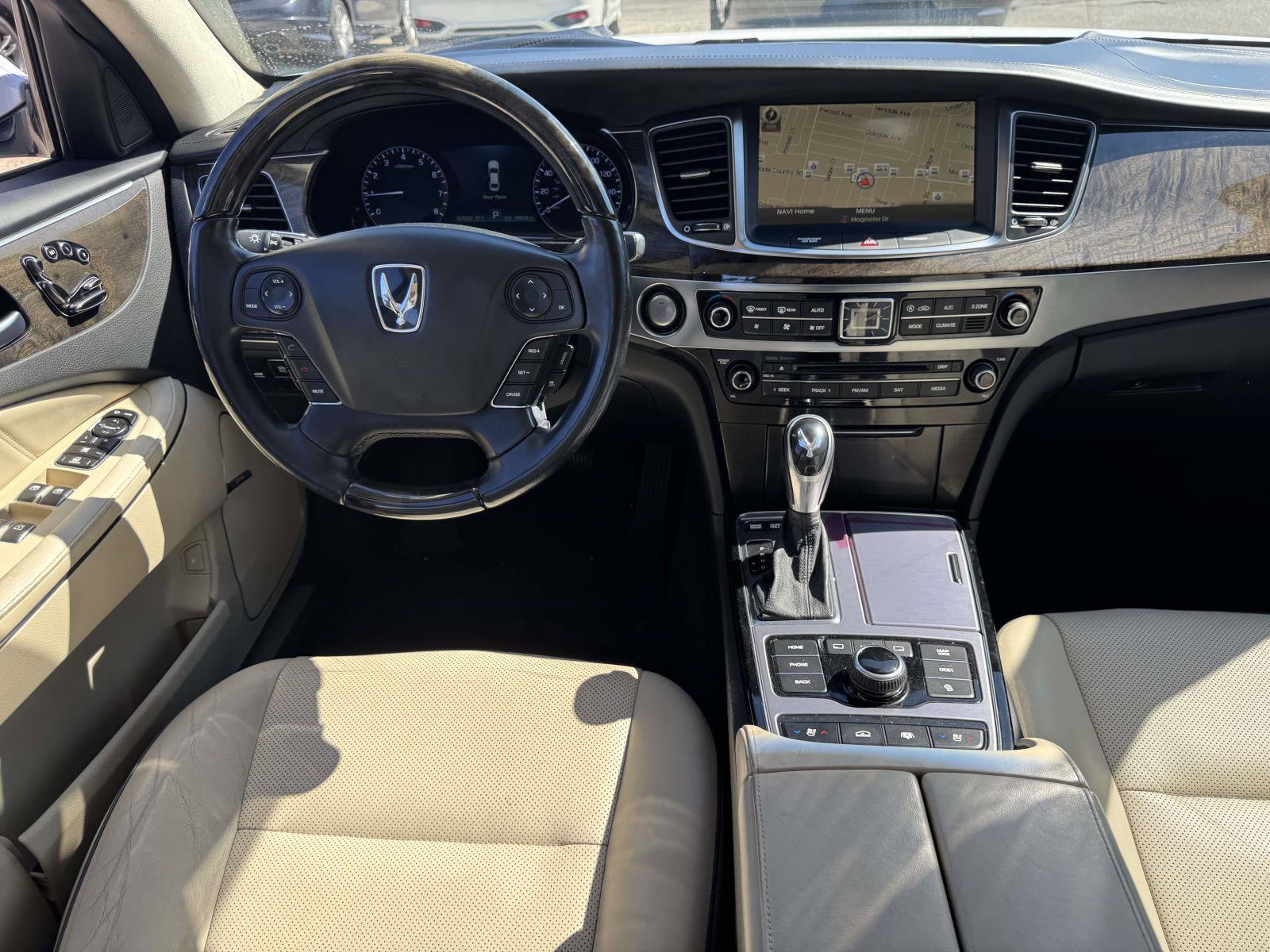 Used 2014 Hyundai Equus Signature RWD image 11