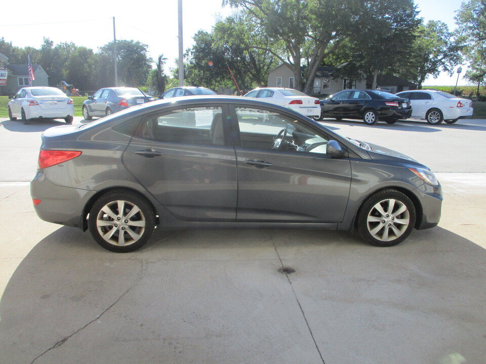 Used 2012 Hyundai Accent GLS w/ Premium Pkg 3 FWD image 16