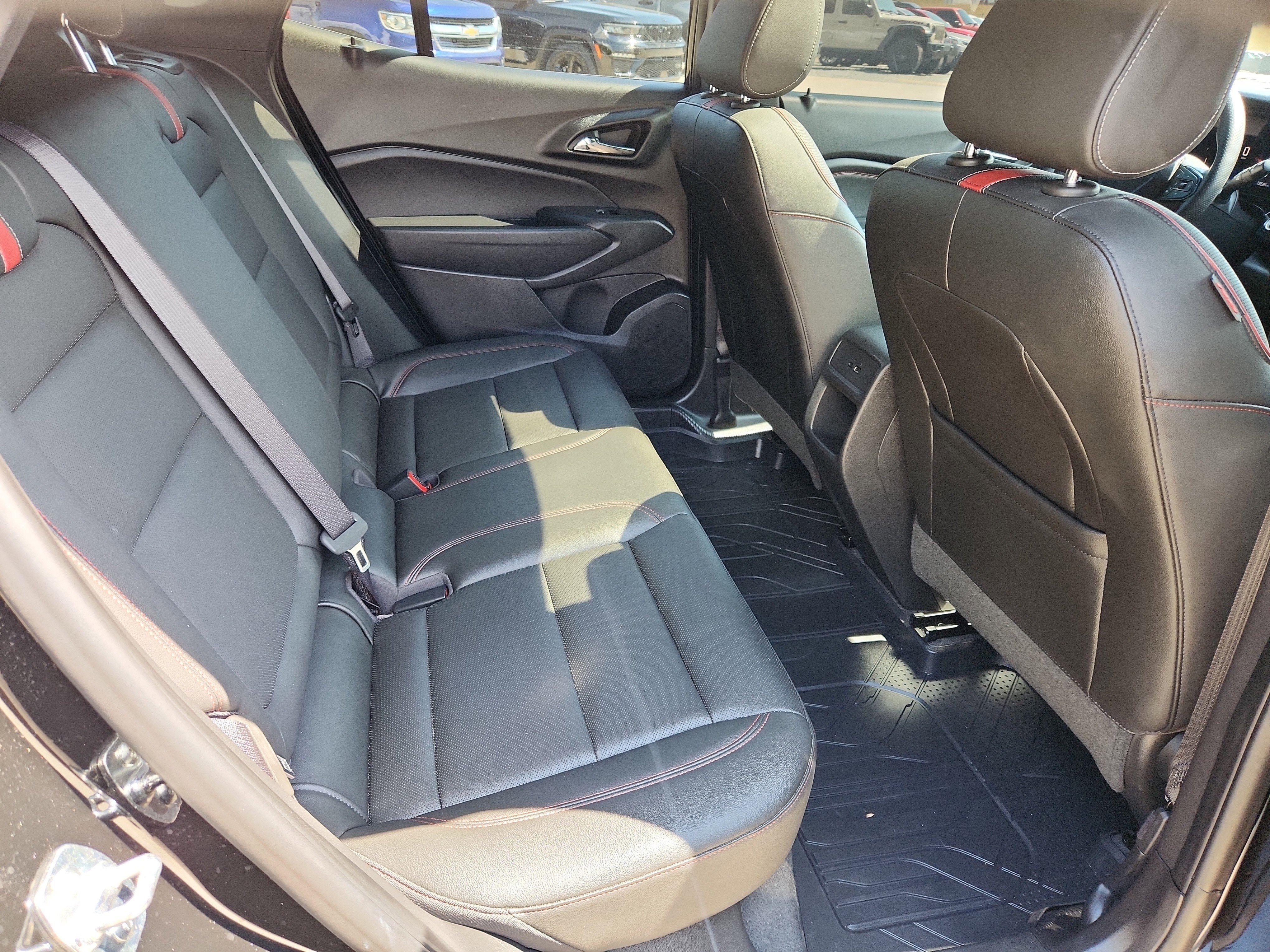 Used 2025 Chevrolet Trax RS w/ Sunroof Package FWD image 43