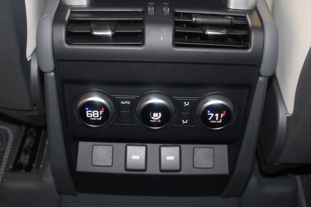 Used 2023 Land Rover Defender 130 SE image 36