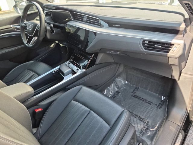 Certified 2024 Audi Q8 e-tron Premium Plus w/ Premium Plus Package AWD/4WD image 19