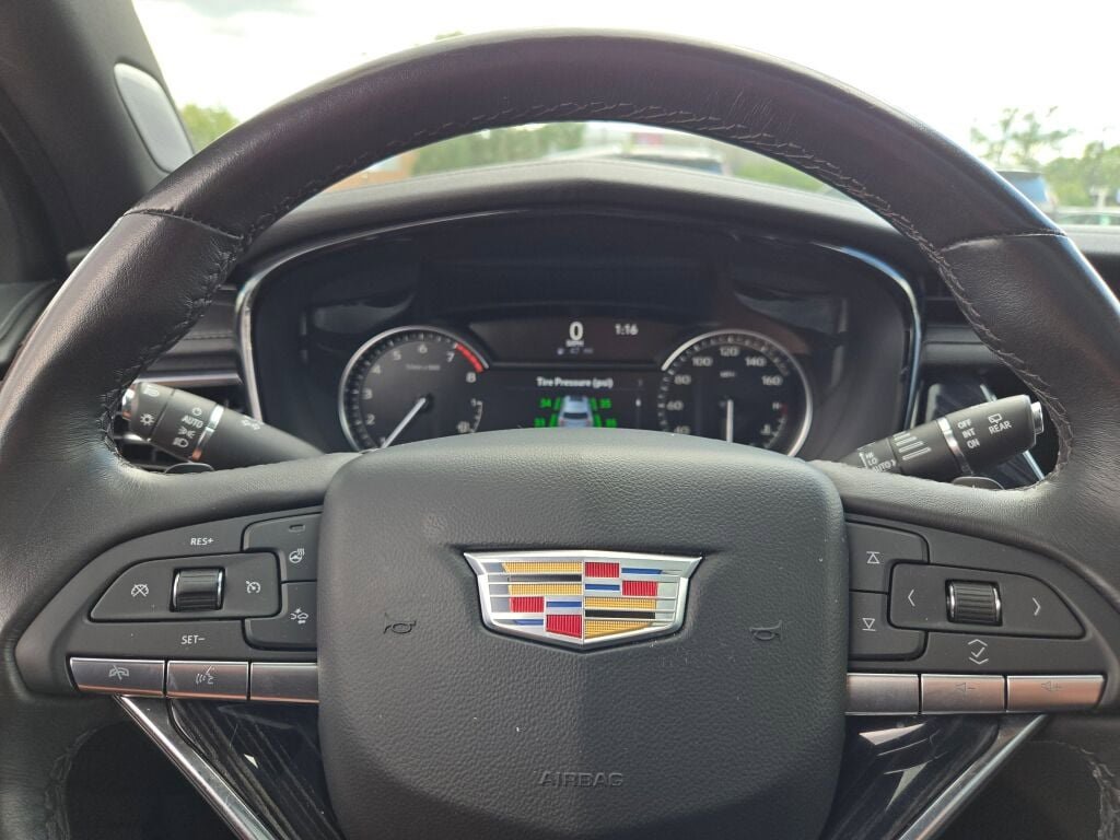 Used 2023 Cadillac XT6 Premium Luxury image 38