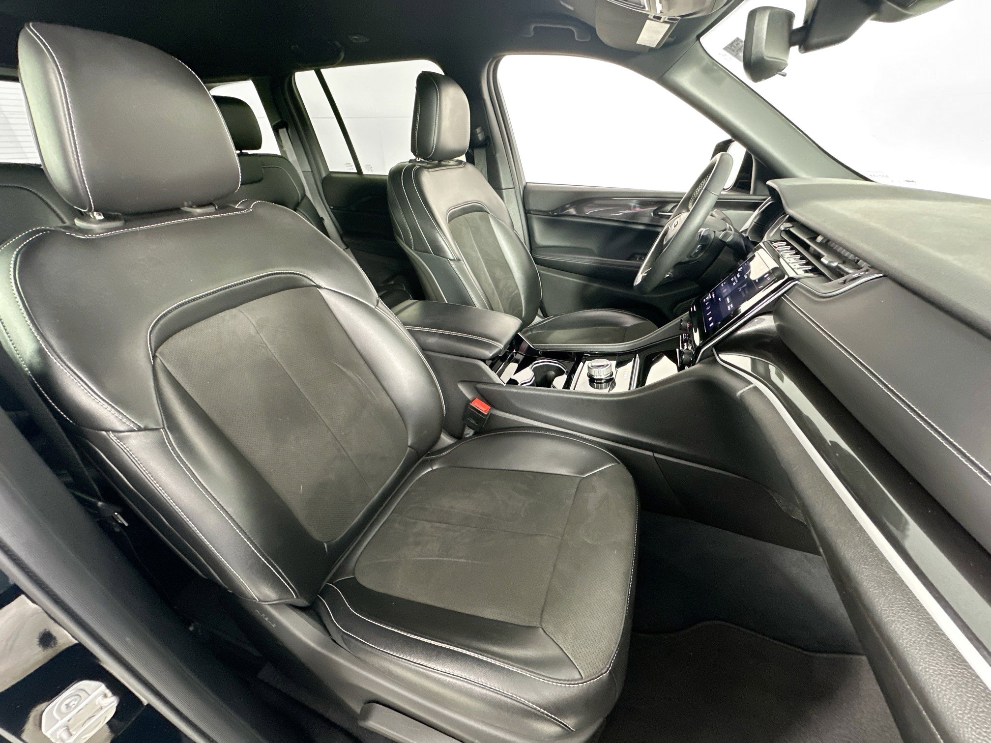 Used 2023 Jeep Grand Cherokee Altitude image 26