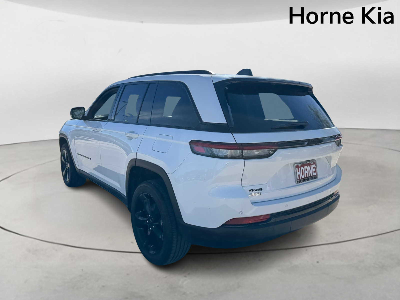 Used 2024 Jeep Grand Cherokee Altitude image 5
