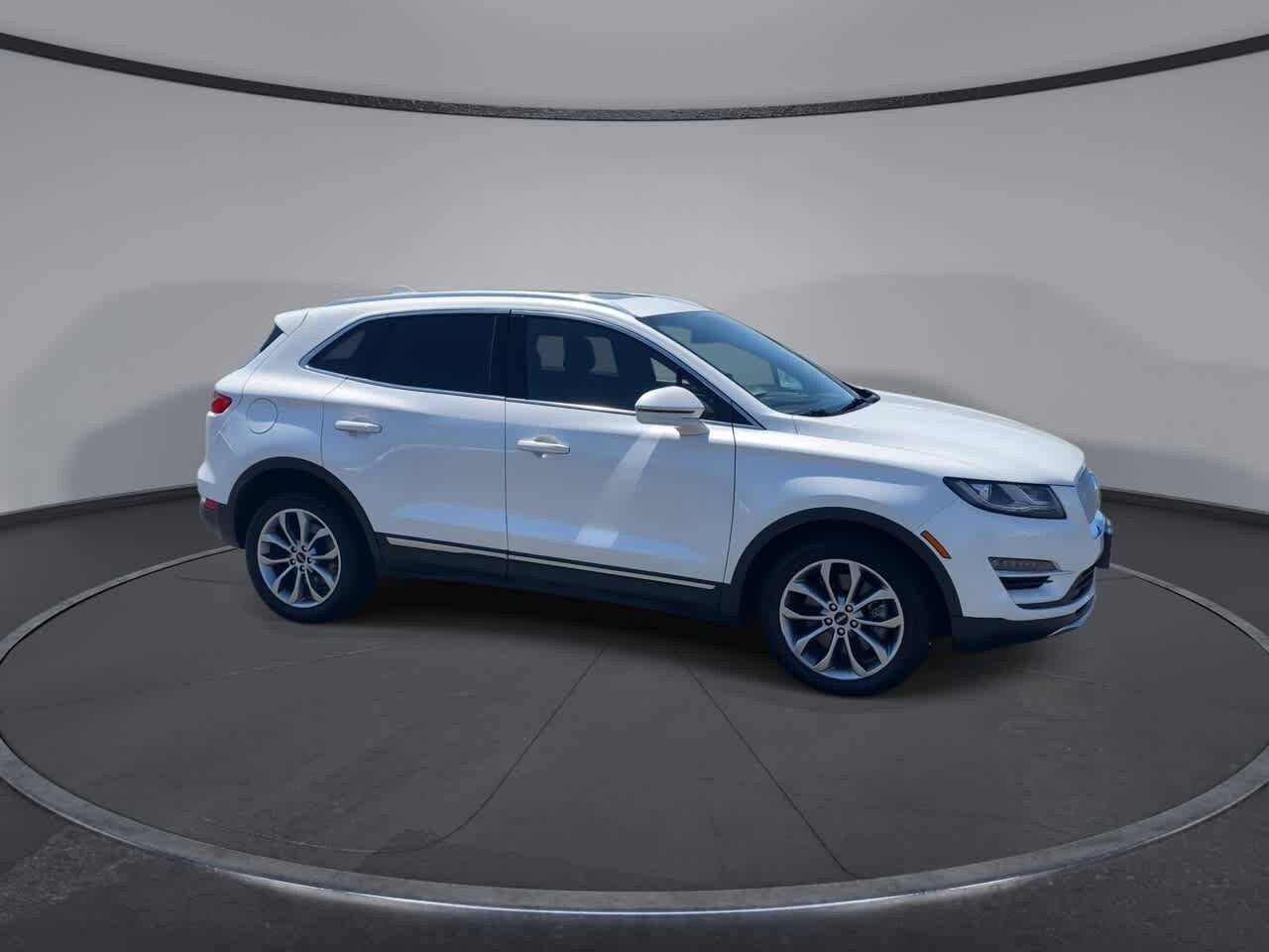 Used 2019 Lincoln MKC Select w/ Select Plus Package AWD/4WD image 3