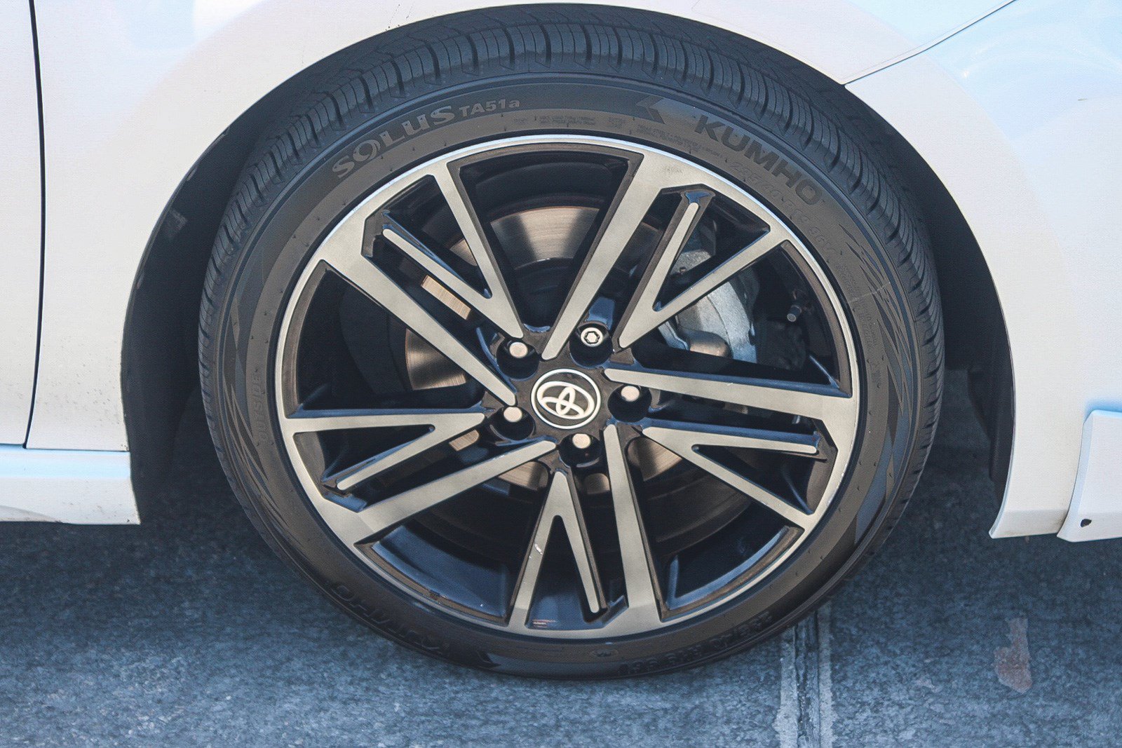 Used 2025 Toyota Camry XSE FWD image 12