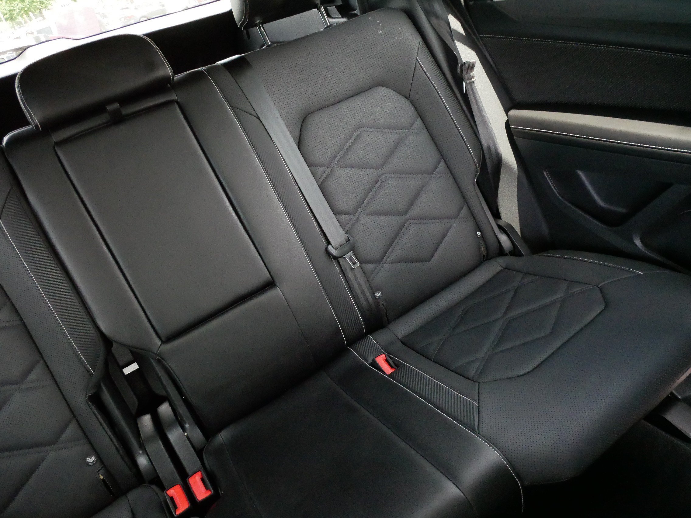 Certified 2024 Volkswagen Atlas Cross Sport SE w/ Panoramic Sunroof Package AWD/4WD image 14