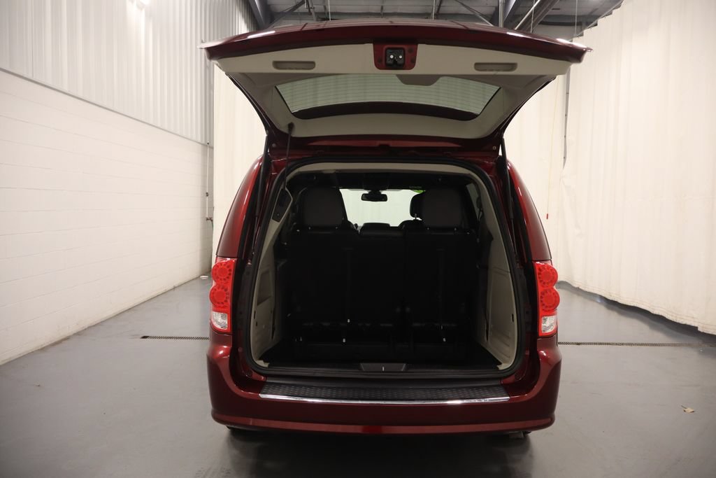 Certified 2019 Dodge Grand Caravan SXT FWD image 18