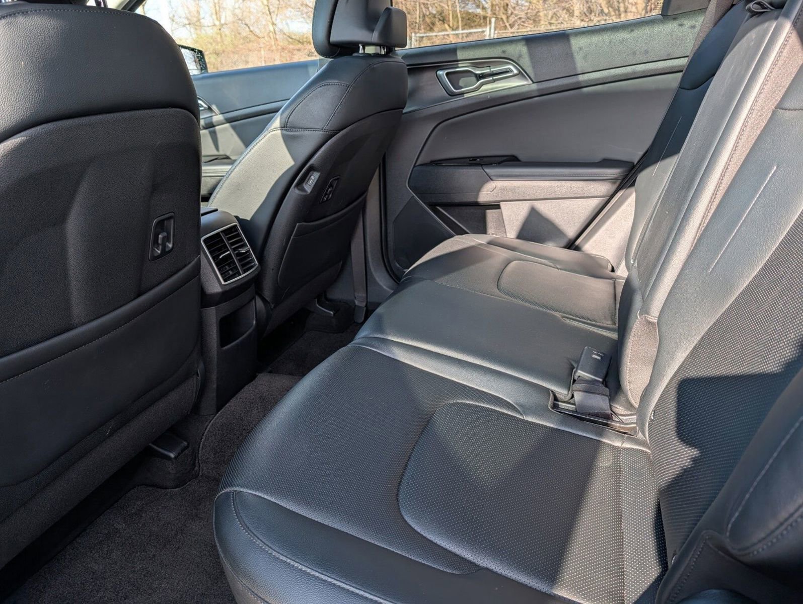 Used 2025 Kia Sportage EX w/ Premium Package image 21