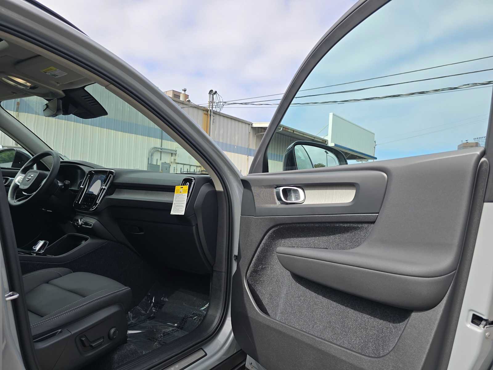 Used 2026 Volvo XC40 B5 Plus w/ Protection Package Premier AWD/4WD image 11