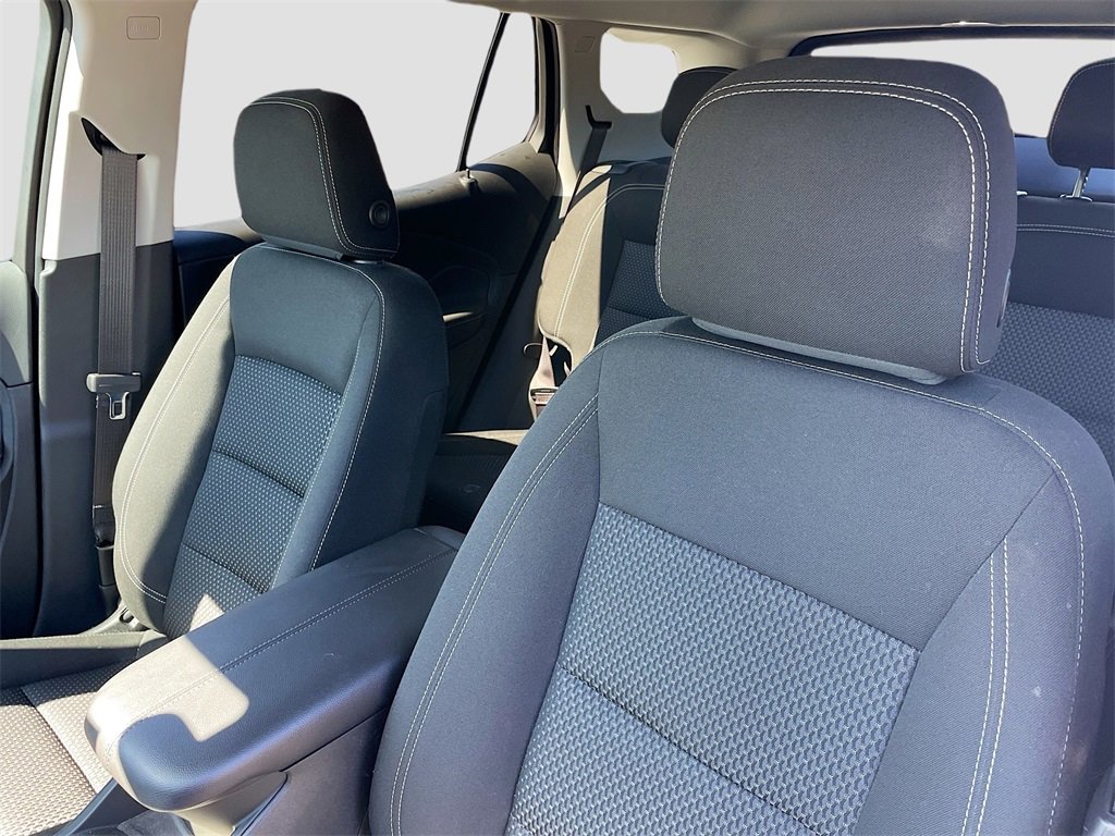 Used 2022 GMC Terrain SLE w/ Driver Convenience Package image 12