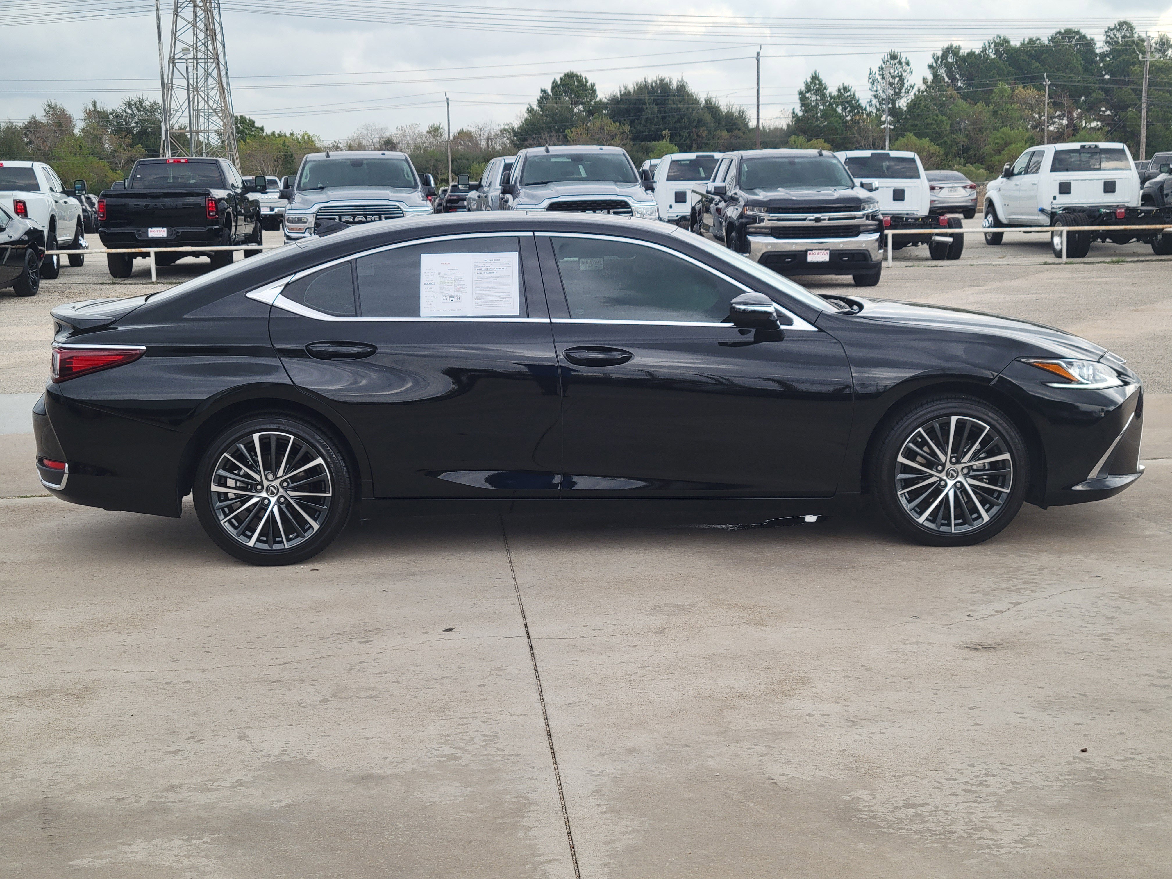 Used 2025 Lexus ES 300h 4DR FWD image 3