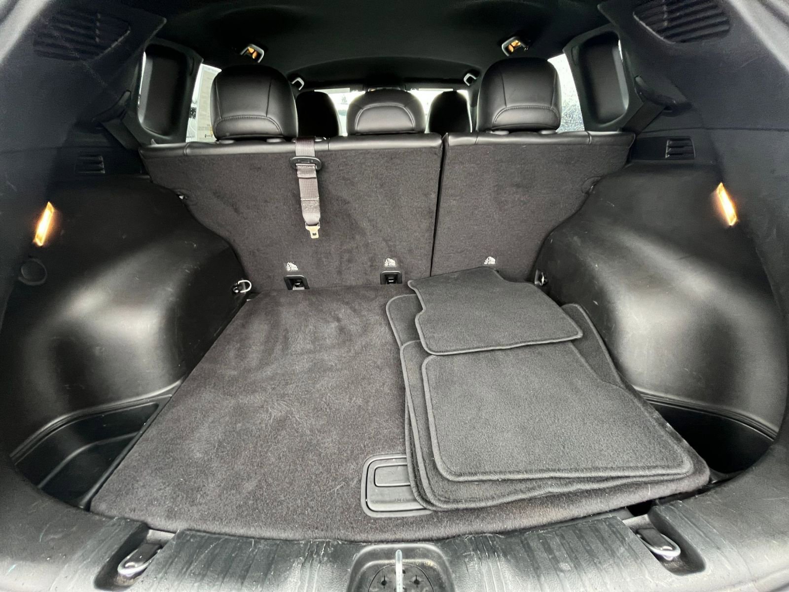 Used 2025 Jeep Compass Limited image 32