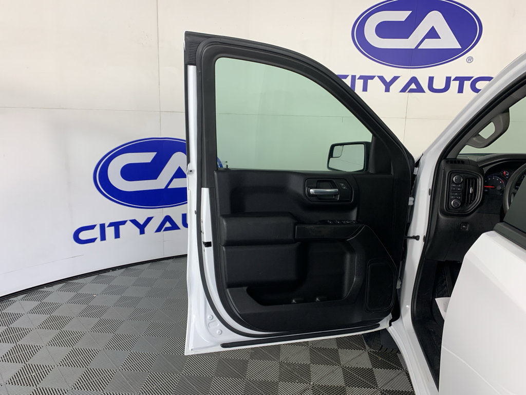 Used 2019 Chevrolet Silverado 1500 Custom w/ Custom Value Package AWD/4WD image 13