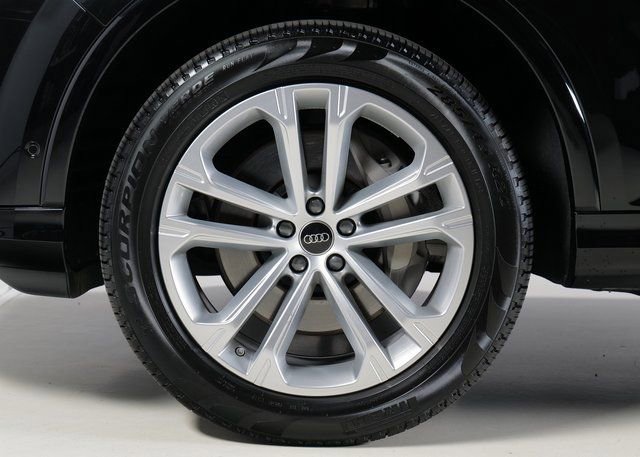 Certified 2025 Audi Q7 3.0T Premium w/ Convenience Package image 33