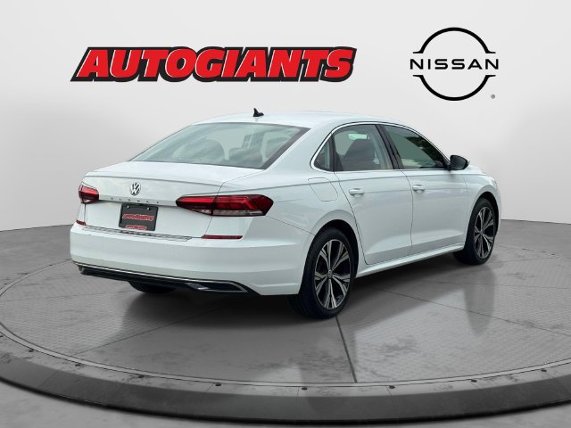 Used 2022 Volkswagen Passat 2.0T SE FWD image 5