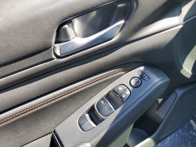 Used 2020 Nissan Altima 2.5 SR w/ Premium Package FWD image 16