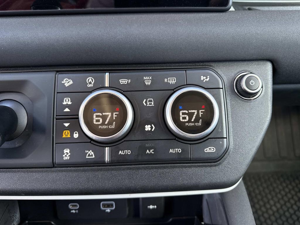 Used 2020 Land Rover Defender 110 SE image 19