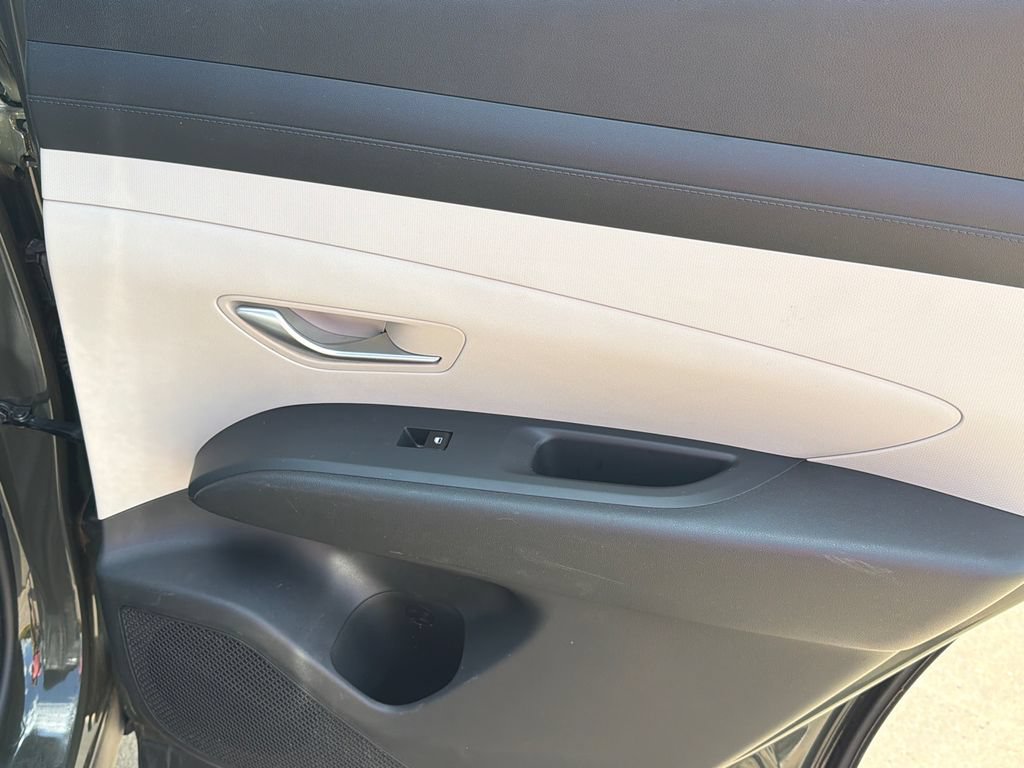 Used 2026 Hyundai Tucson SE FWD image 16