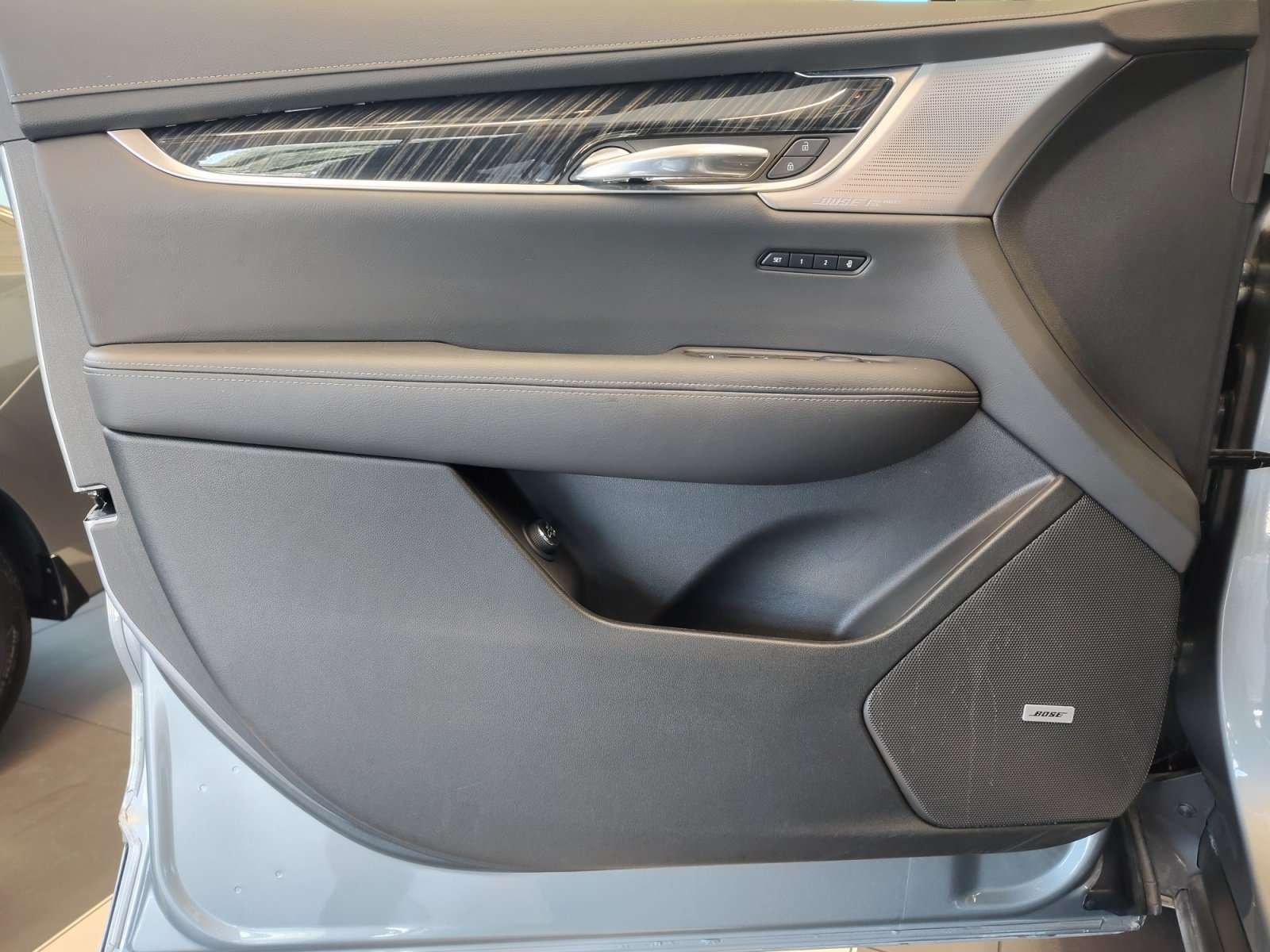 Used 2025 Cadillac XT6 Premium Luxury FWD image 31