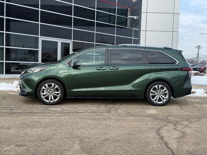 Used 2022 Toyota Sienna Platinum image 6