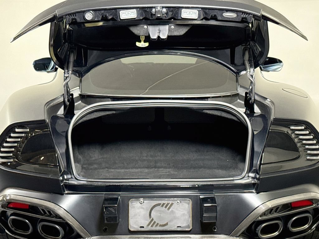 Used 2025 Aston Martin Vanquish RWD image 25