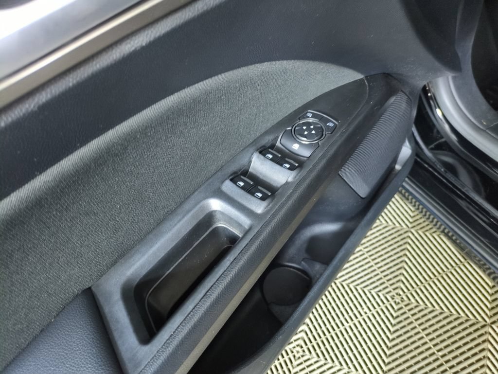 Used 2018 Ford Fusion SE w/ Fusion SE Technology Package FWD image 13