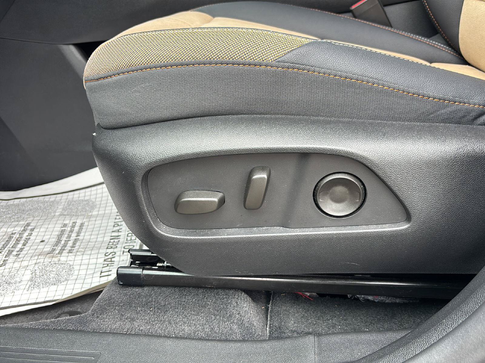 Used 2025 Chevrolet Equinox ACTIV w/ Safety and Technology Package AWD/4WD image 12