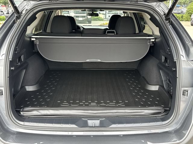 Used 2025 Subaru Outback Premium image 13