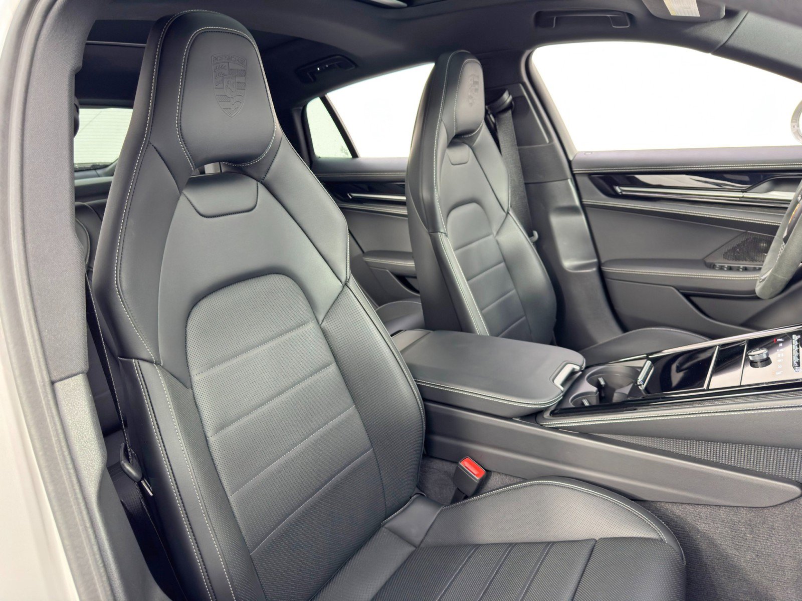 Used 2025 Porsche Panamera 4S image 40