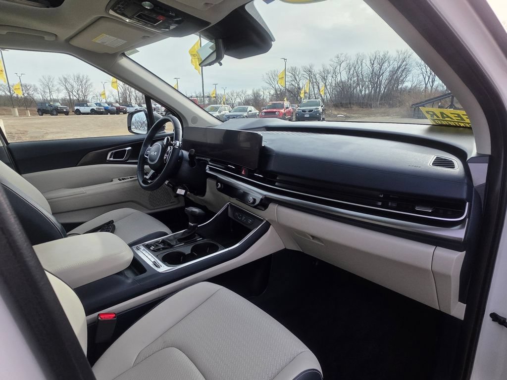 Used 2025 Kia Carnival SX Prestige FWD image 47