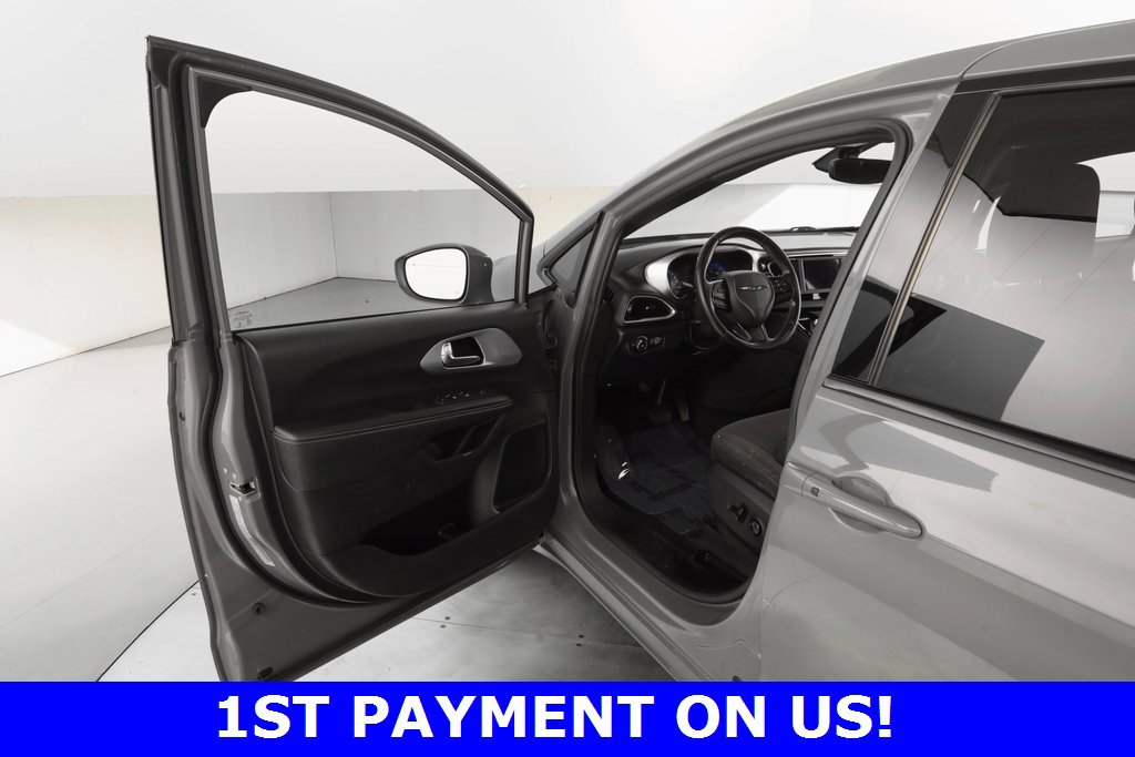 Used 2020 Chrysler Pacifica Touring w/ S Appearance Package image 19