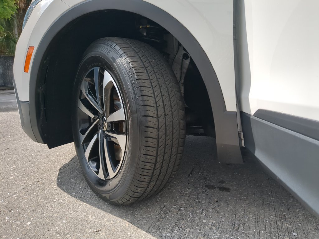Certified 2024 Volkswagen Tiguan S FWD image 32
