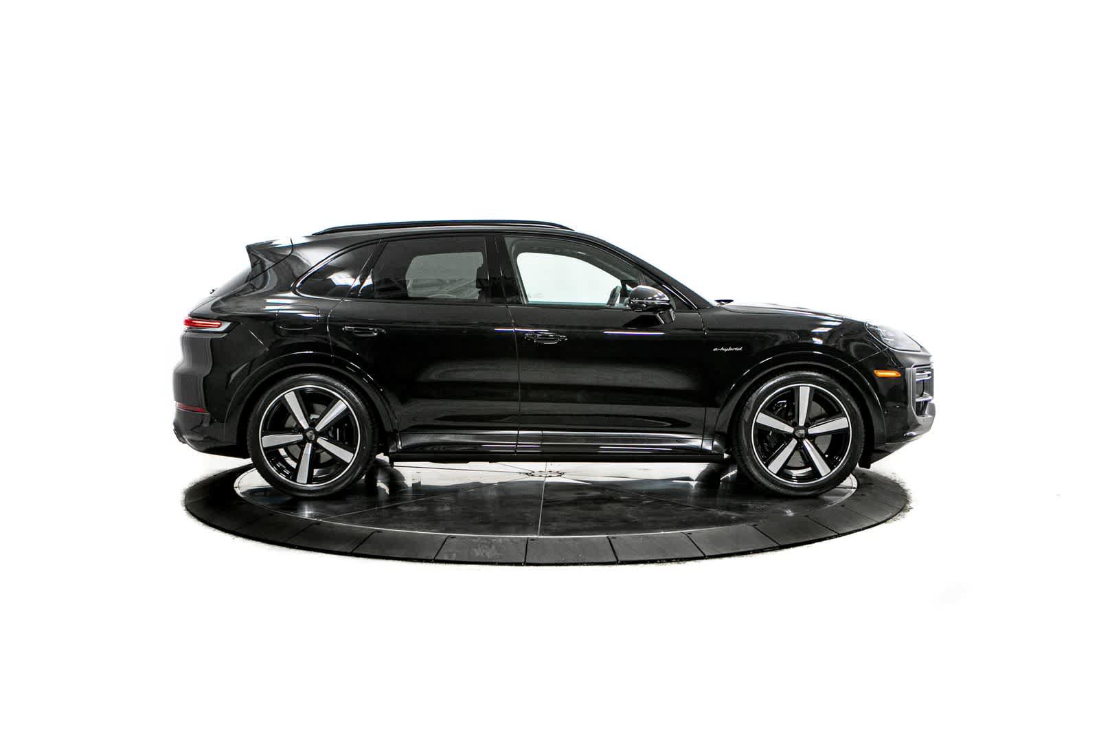 New 2026 Porsche Cayenne Turbo AWD/4WD image 8