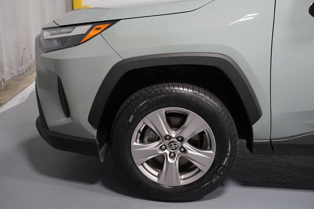 Used 2022 Toyota RAV4 XLE w/ Convenience Package FWD image 5