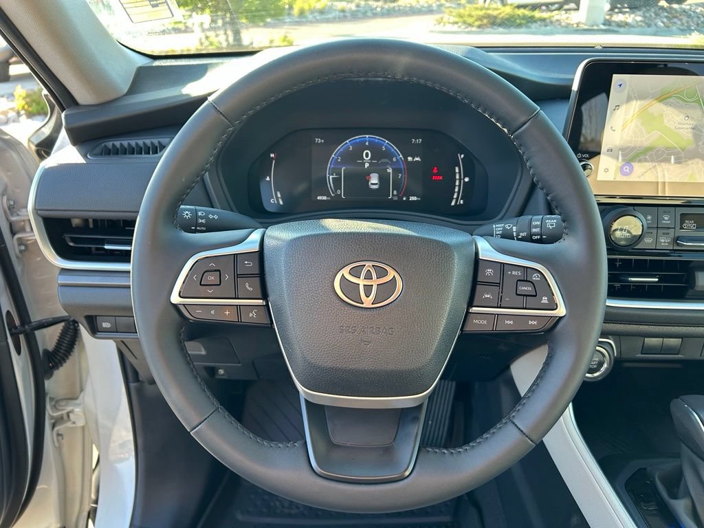 Used 2026 Toyota Grand Highlander AWD image 11