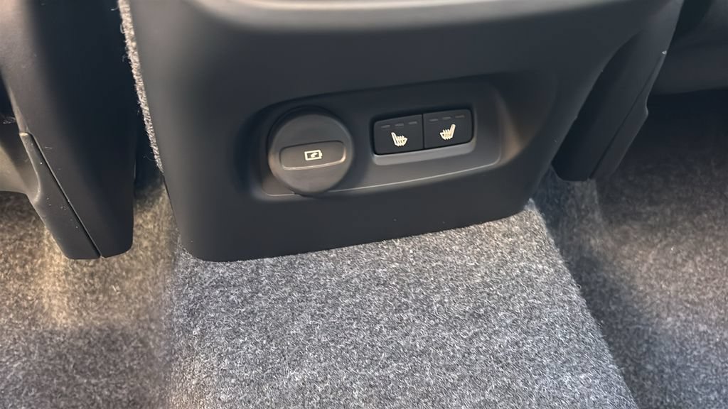 New 2026 Volvo XC40 B5 Ultra w/ Protection Package Premier AWD/4WD image 9