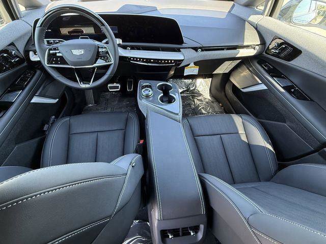 New 2025 Cadillac Optiq Luxury 2 image 14
