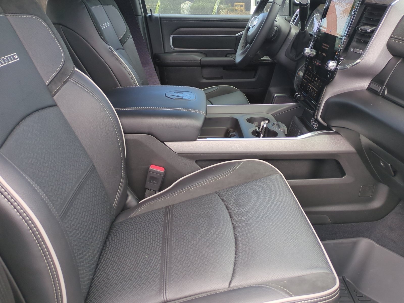 New 2026 RAM 2500 Laramie AWD/4WD image 19