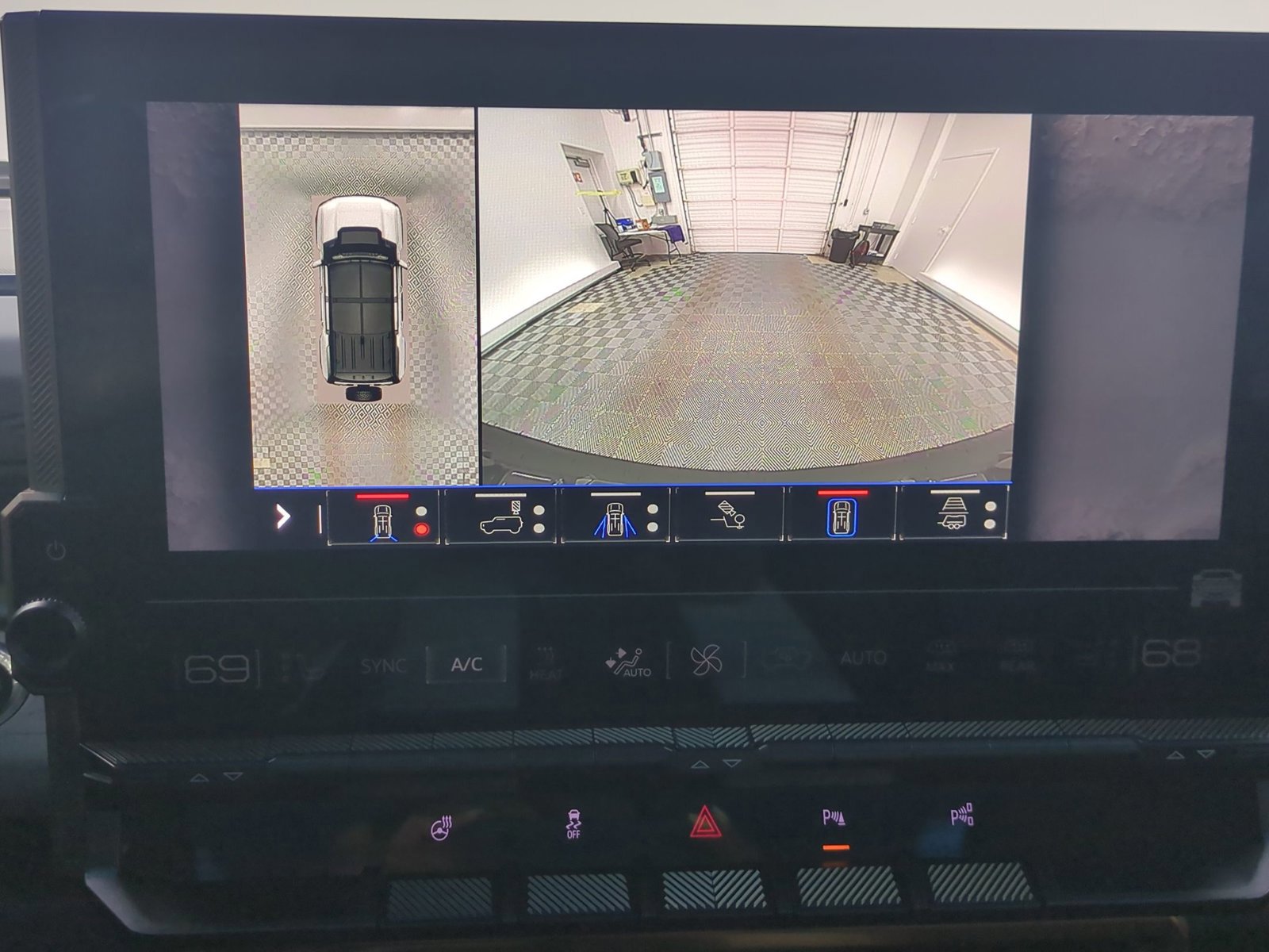 Used 2024 GMC Hummer EV 2X w/ LPO, Illumination Package image 15