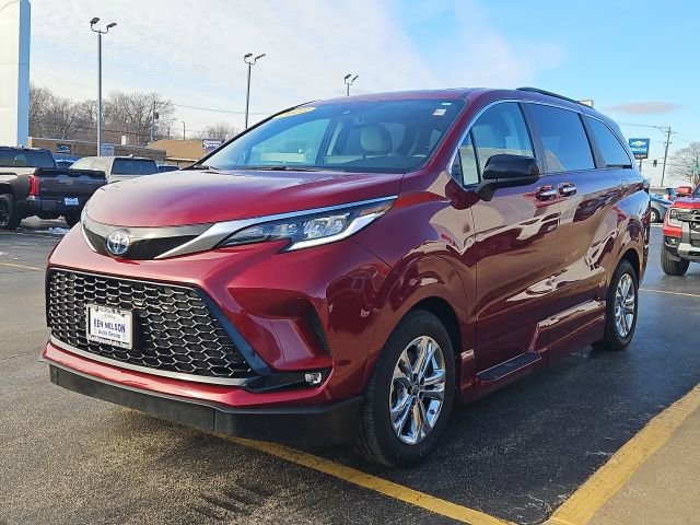 Used 2023 Toyota Sienna XSE w/ XSE Plus Package image 5