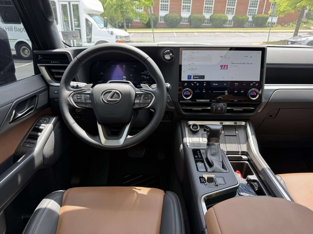Used 2025 Lexus GX 550 w/ Accessory Package (Z1) AWD/4WD image 8