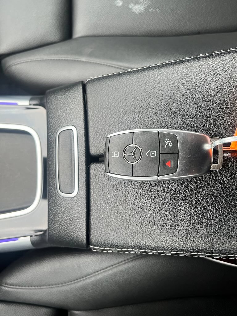 Used 2025 Mercedes-Benz GLB 250 4MATIC image 32