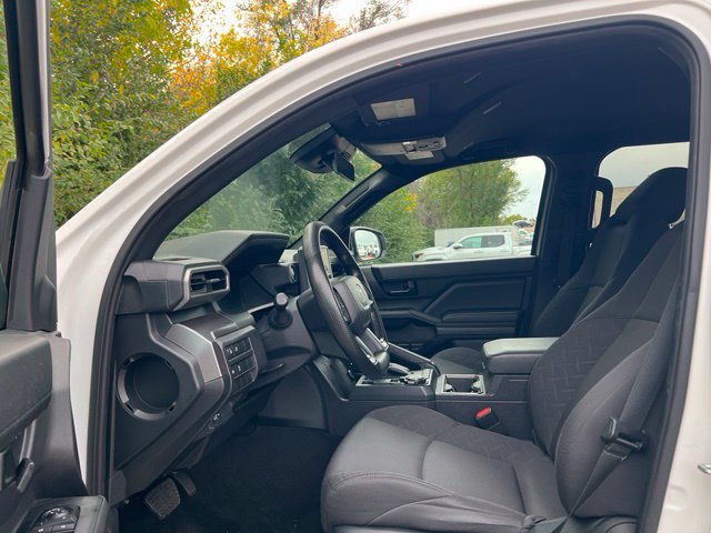 Used 2025 Toyota Tacoma SR5 AWD/4WD image 27
