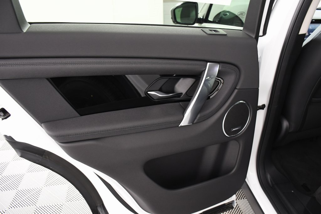 Used 2025 Land Rover Discovery Sport S image 25